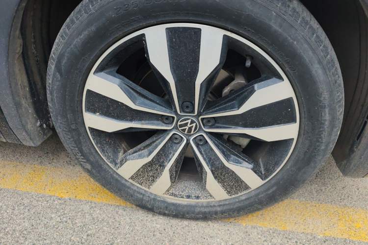 Used Volkswagen Tiguan L 2022 330TSI Automatic Two-Wheel Drive R-Line Enhanced Edition Right Front Wheel Hub