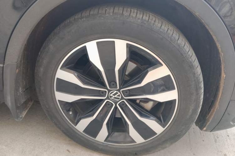 Used Volkswagen Tiguan L 2022 330TSI Automatic Two-Wheel Drive R-Line Enhanced Edition Right Front Wheel Hub