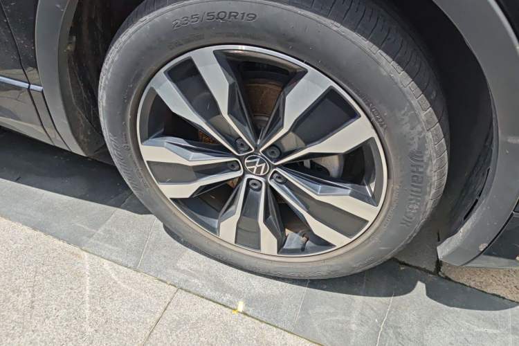 Used Volkswagen Tiguan L 2022 330TSI Automatic Two-Wheel Drive R-Line Enhanced Edition Right Front Wheel Hub