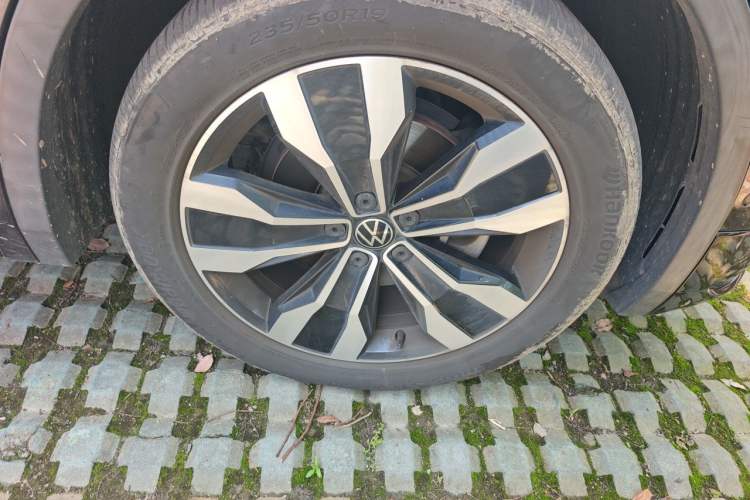 Used Volkswagen Tiguan L 2022 330TSI Automatic Two-Wheel Drive R-Line Enhanced Edition Right Front Wheel Hub