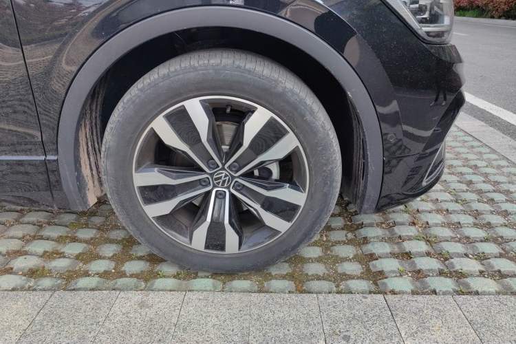 Used Volkswagen Tiguan L 2022 330TSI Automatic Two-Wheel Drive R-Line Enhanced Edition Right Front Wheel Hub