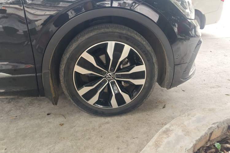Used Volkswagen Tiguan L 2022 330TSI Automatic Two-Wheel Drive R-Line Flagship Edition Right Front Wheel Hub