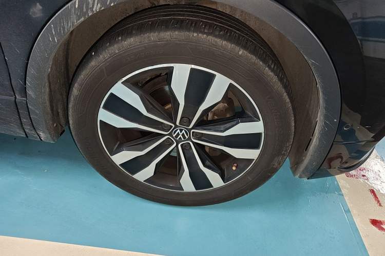 Used Volkswagen Tiguan L 2022 330TSI Automatic Two-Wheel Drive R-Line Enhanced Edition Right Front Wheel Hub