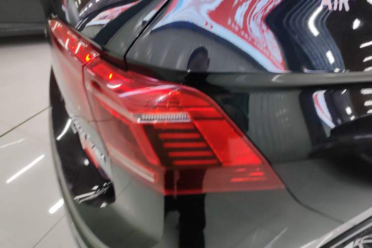 Used Volkswagen Tiguan L 2022 330TSI Automatic Two-Wheel Drive R-Line Enhanced Edition Right Rear Taillight