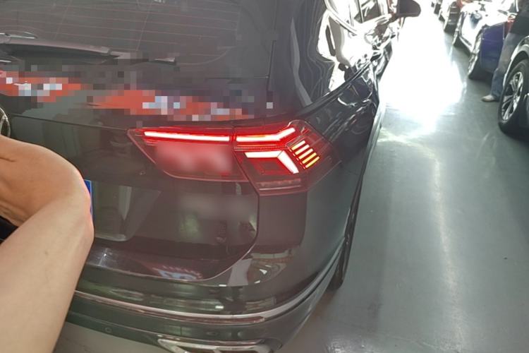Used Volkswagen Tiguan L 2022 330TSI Automatic Two-Wheel Drive R-Line Flagship Edition Right Rear Taillight