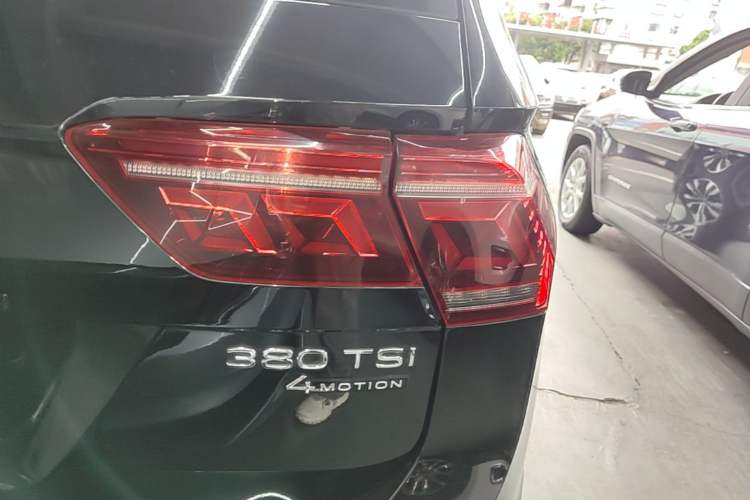 Used Volkswagen Tiguan L 2022 330TSI Automatic Two-Wheel Drive R-Line Flagship Edition Right Rear Taillight