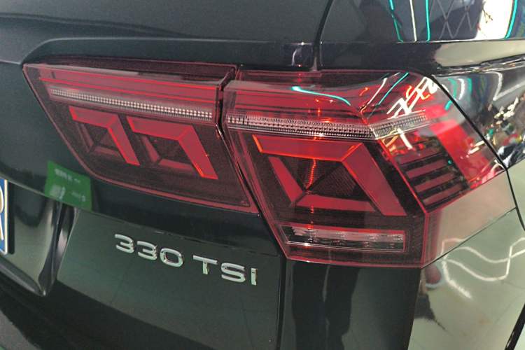 Used Volkswagen Tiguan L 2022 330TSI Automatic Two-Wheel Drive R-Line Enhanced Edition Right Rear Taillight