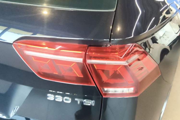 Used Volkswagen Tiguan L 2022 330TSI Automatic Two-Wheel Drive R-Line Flagship Edition Right Rear Taillight