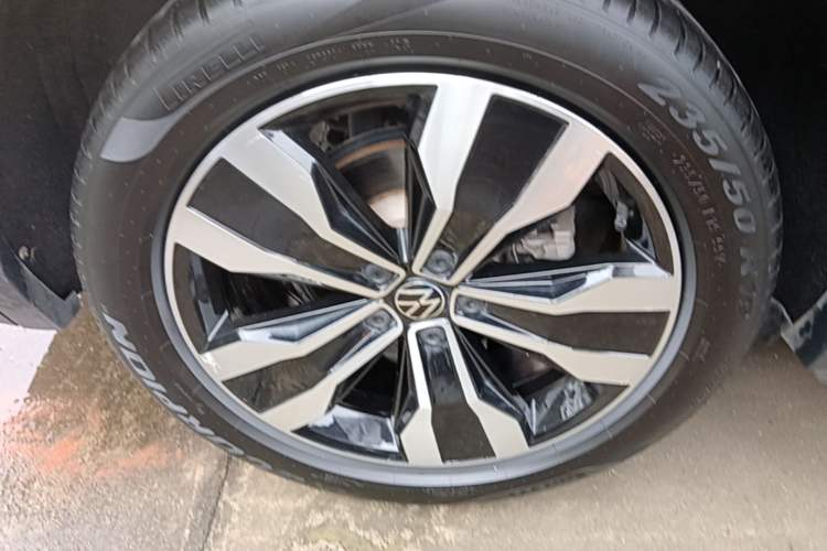 Used Volkswagen Tiguan L 2022 330TSI Automatic Two-Wheel Drive R-Line Enhanced Edition Right Rear Wheel Hub