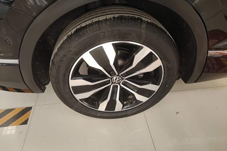 Used Volkswagen Tiguan L 2022 330TSI Automatic Two-Wheel Drive R-Line Enhanced Edition Right Rear Wheel Hub