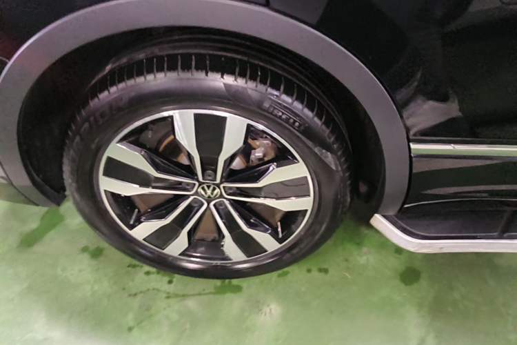 Used Volkswagen Tiguan L 2022 330TSI Automatic Two-Wheel Drive R-Line Enhanced Edition Right Rear Wheel Hub