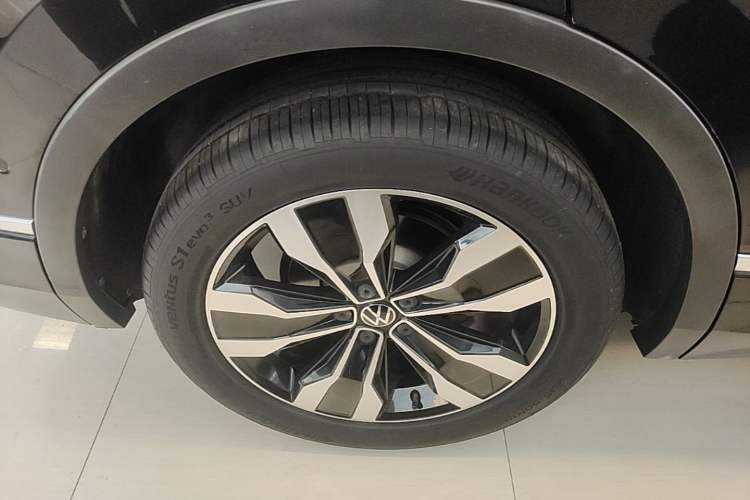 Used Volkswagen Tiguan L 2022 330TSI Automatic Two-Wheel Drive R-Line Enhanced Edition Right Rear Wheel Hub