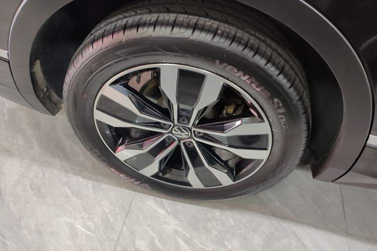 Used Volkswagen Tiguan L 2022 330TSI Automatic Two-Wheel Drive R-Line Enhanced Edition Right Rear Wheel Hub