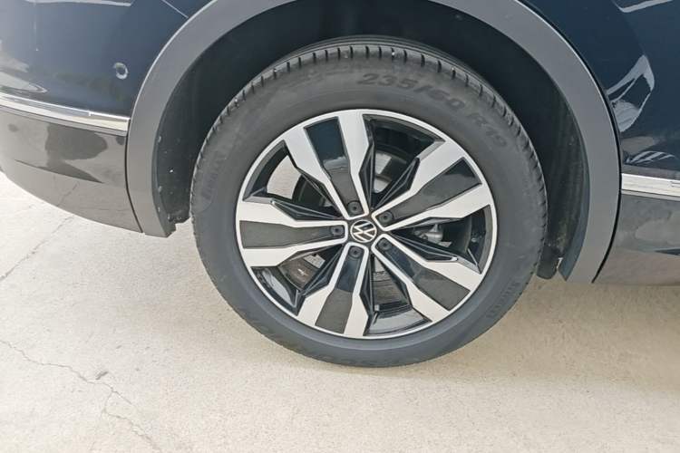 Used Volkswagen Tiguan L 2022 330TSI Automatic Two-Wheel Drive R-Line Enhanced Edition Right Rear Wheel Hub