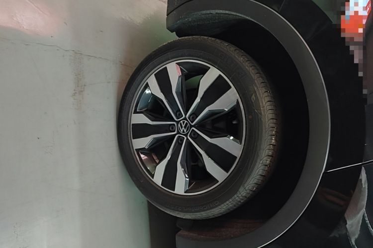 Used Volkswagen Tiguan L 2022 330TSI Automatic Two-Wheel Drive R-Line Flagship Edition Right Rear Wheel Hub
