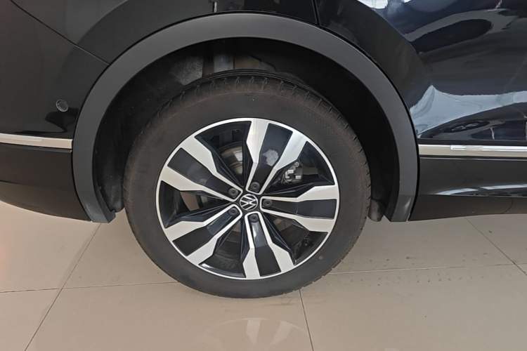 Used Volkswagen Tiguan L 2022 380TSI Automatic All-Wheel Drive R-Line Enhanced Comfort 7-Seater Right Rear Wheel Hub