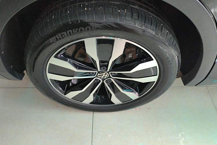 Used Volkswagen Tiguan L 2022 330TSI Automatic Two-Wheel Drive R-Line Enhanced Edition Right Rear Wheel Hub