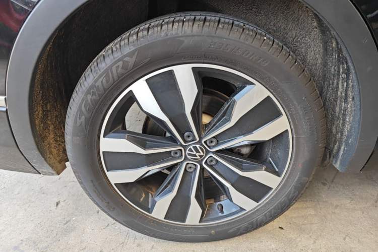 Used Volkswagen Tiguan L 2022 330TSI Automatic Two-Wheel Drive R-Line Enhanced Edition Right Rear Wheel Hub