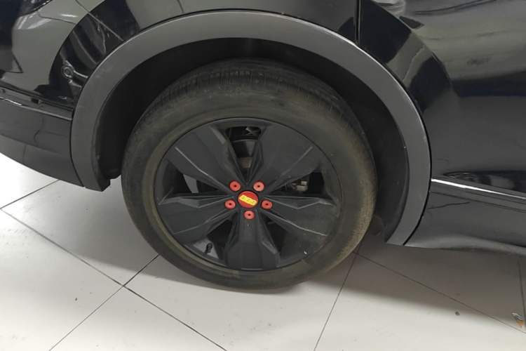 Used Volkswagen Tiguan L 2022 380TSI Automatic All-Wheel Drive R-Line Enhanced Comfort 7-Seater Right Rear Wheel Hub