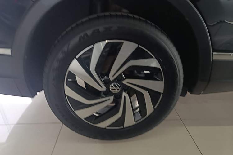 Used Volkswagen Tiguan L 2022 330TSI Automatic Two-Wheel Drive Smart Edition Right Rear Wheel Hub