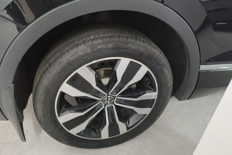 Used Volkswagen Tiguan L 2022 330TSI Automatic Two-Wheel Drive R-Line Enhanced Edition Right Rear Wheel Hub