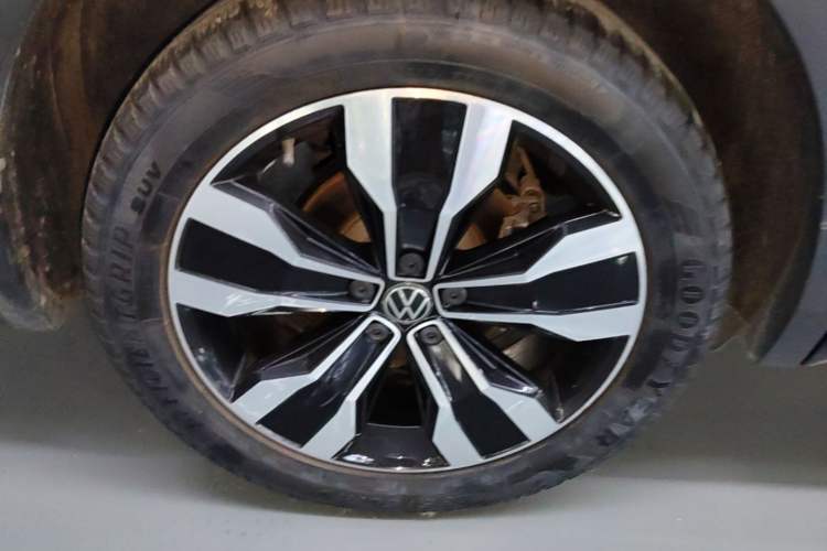 Used Volkswagen Tiguan L 2022 330TSI Automatic Two-Wheel Drive R-Line Enhanced Edition Right Rear Wheel Hub