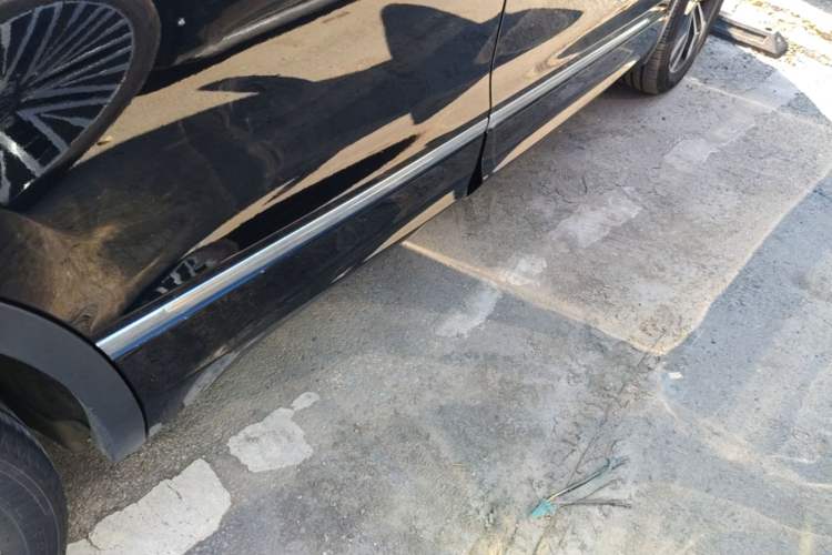 Used Volkswagen Tiguan L 2022 330TSI Automatic Two-Wheel Drive R-Line Enhanced Edition Right Side Sill