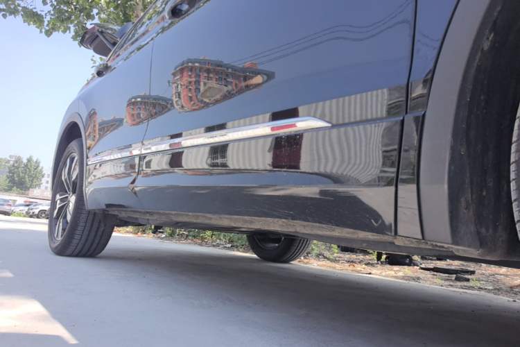 Used Volkswagen Tiguan L 2022 330TSI Automatic Two-Wheel Drive R-Line Enhanced Edition Right Side Sill