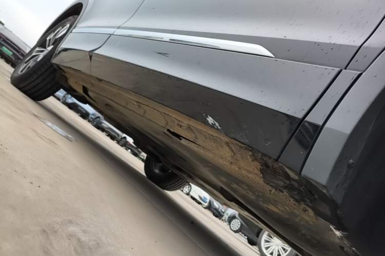Used Volkswagen Tiguan L 2022 330TSI Automatic Two-Wheel Drive R-Line Enhanced Edition Right Side Sill