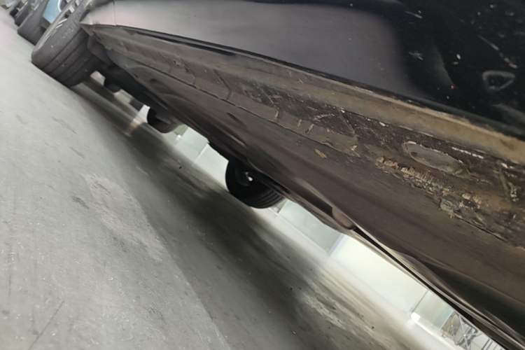 Used Volkswagen Tiguan L 2022 330TSI Automatic Two-Wheel Drive R-Line Flagship Edition Right Side Sill