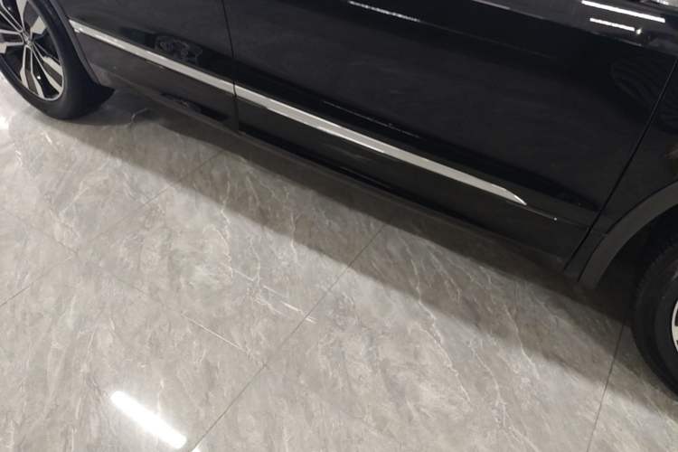 Used Volkswagen Tiguan L 2022 330TSI Automatic Two-Wheel Drive R-Line Enhanced Edition Right Side Sill