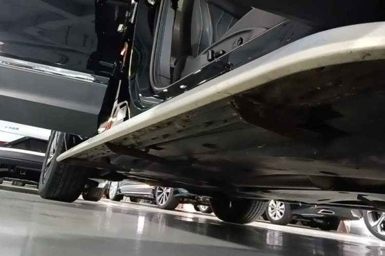 Used Volkswagen Tiguan L 2022 330TSI Automatic Two-Wheel Drive Smart Edition Right Side Sill