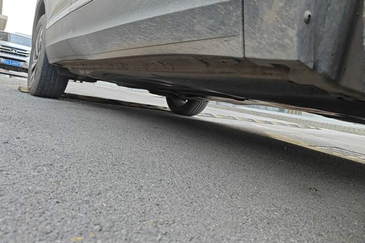 Used Volkswagen Tiguan L 2022 330TSI Automatic Two-Wheel Drive Smart Edition Right Side Sill