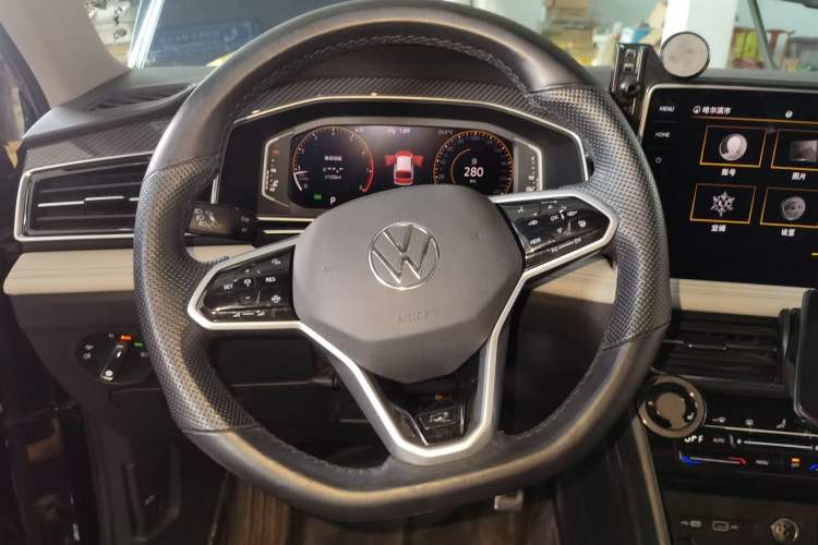 Used Volkswagen Tiguan L 2022 330TSI Automatic Two-Wheel Drive R-Line Enhanced Edition Steering Wheel