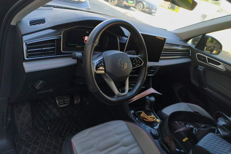 Used Volkswagen Tiguan L 2022 380TSI Automatic All-Wheel Drive R-Line Flagship 7-Seater Steering Wheel
