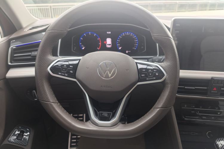 Used Volkswagen Tiguan L 2022 380TSI Automatic All-Wheel Drive R-Line Flagship 7-Seater Steering Wheel