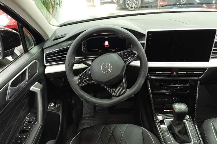 Used Volkswagen Tiguan L 2022 380TSI Automatic All-Wheel Drive R-Line Enhanced Comfort 7-Seater Steering Wheel