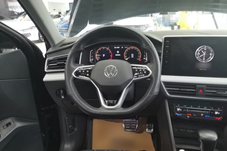 Used Volkswagen Tiguan L 2022 380TSI Automatic All-Wheel Drive R-Line Enhanced Comfort 7-Seater Steering Wheel