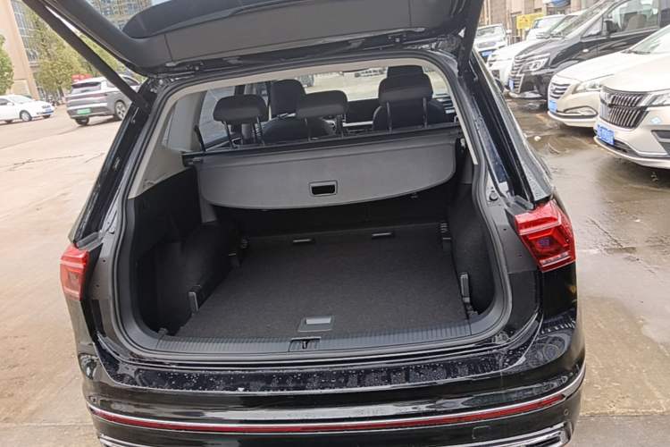 Used Volkswagen Tiguan L 2022 330TSI Automatic Two-Wheel Drive R-Line Enhanced Edition Trunk