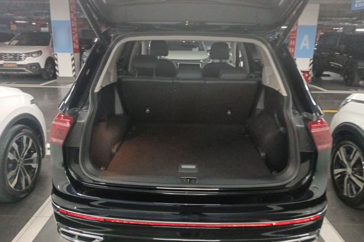 Used Volkswagen Tiguan L 2022 330TSI Automatic Two-Wheel Drive R-Line Enhanced Edition Trunk