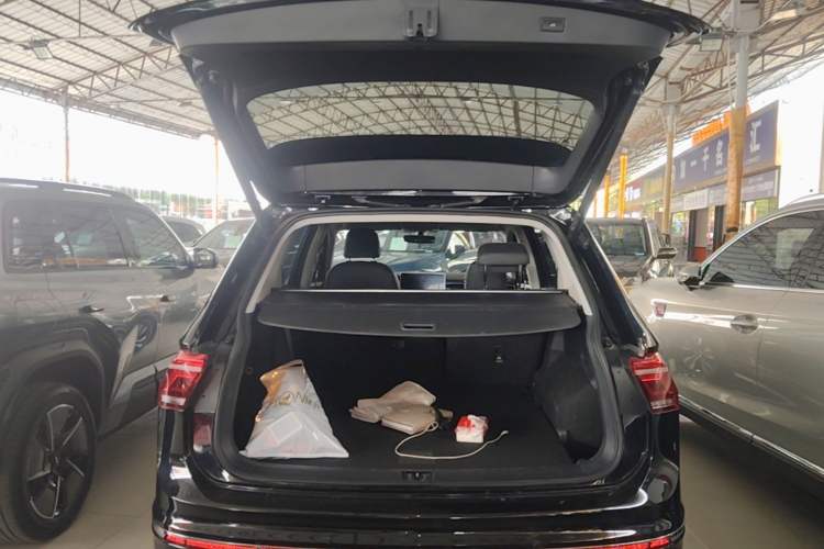 Used Volkswagen Tiguan L 2022 330TSI Automatic Two-Wheel Drive R-Line Enhanced Edition Trunk