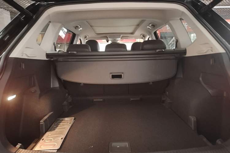 Used Volkswagen Tiguan L 2022 330TSI Automatic Two-Wheel Drive R-Line Enhanced Edition Trunk