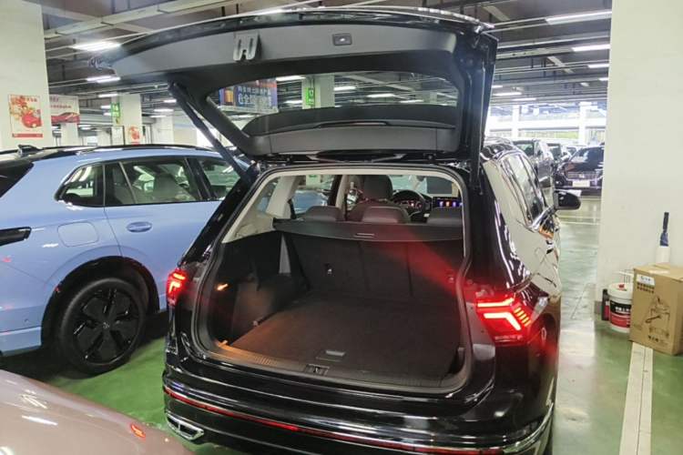 Used Volkswagen Tiguan L 2022 330TSI Automatic Two-Wheel Drive R-Line Enhanced Edition Trunk