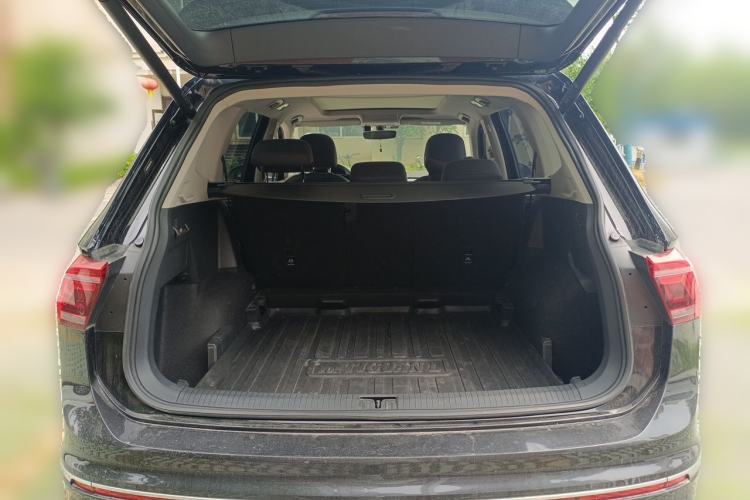 Used Volkswagen Tiguan L 2022 330TSI Automatic Two-Wheel Drive R-Line Enhanced Edition Trunk