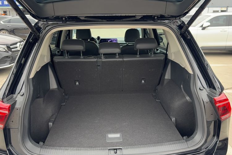 Used Volkswagen Tiguan L 2022 330TSI Automatic Two-Wheel Drive R-Line Enhanced Edition Trunk