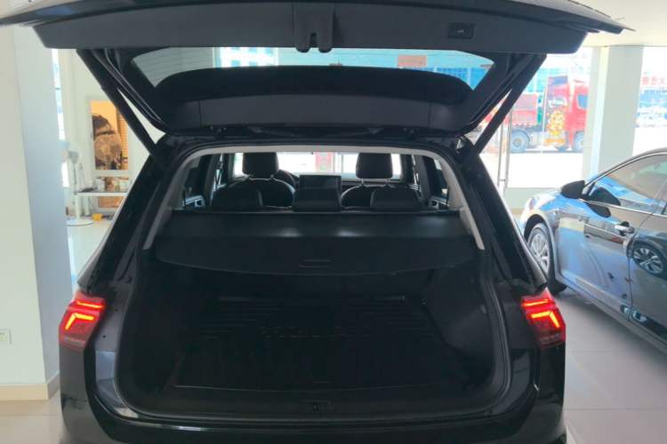 Used Volkswagen Tiguan L 2022 330TSI Automatic Two-Wheel Drive R-Line Enhanced Edition Trunk