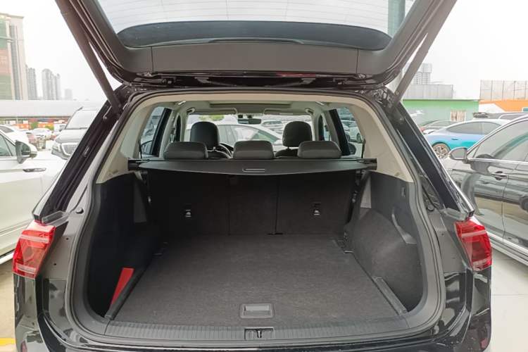 Used Volkswagen Tiguan L 2022 330TSI Automatic Two-Wheel Drive R-Line Enhanced Edition Trunk