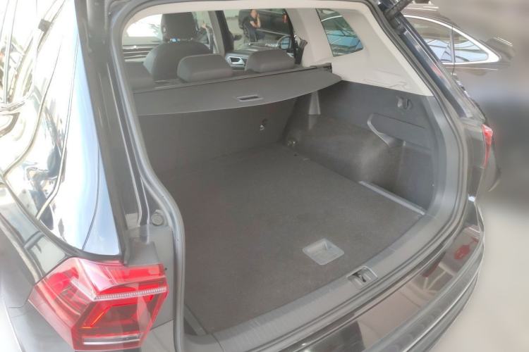 Used Volkswagen Tiguan L 2022 330TSI Automatic Two-Wheel Drive R-Line Enhanced Edition Trunk