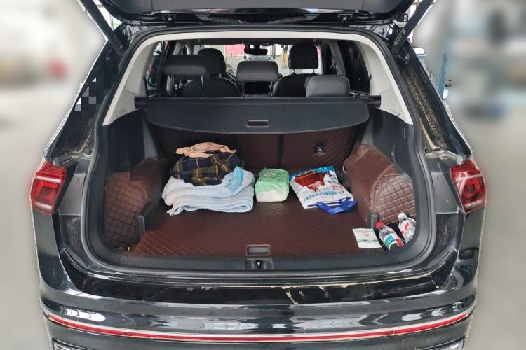 Used Volkswagen Tiguan L 2022 330TSI Automatic Two-Wheel Drive R-Line Enhanced Edition Trunk