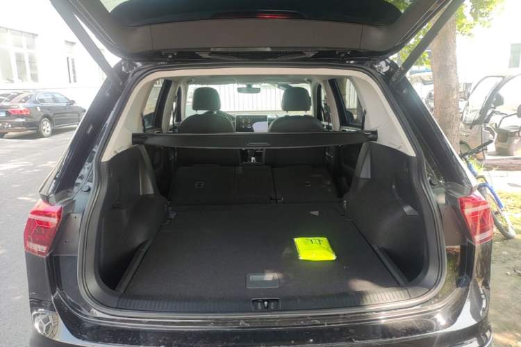 Used Volkswagen Tiguan L 2022 330TSI Automatic Two-Wheel Drive R-Line Enhanced Edition Trunk